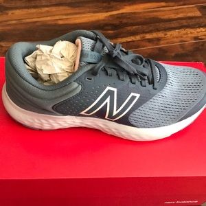 New Balance Women’s 6.5 Sneakers Running Shoes Grey Pink Comfort NIB